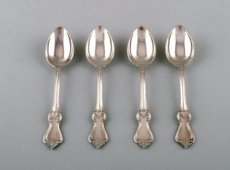 Hallbergs Guldsmeds Ab, Sweden. Set of four "Olga" teaspoons in silver. Dated 
1946.
