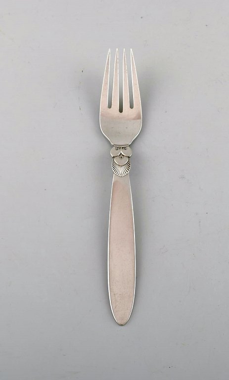 Tidlig Georg Jensen "Kaktus" middagsgaffel i sterlingsølv. Dateret 1933-44. To 
stk på lager.
