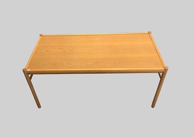 Colonial coffee table
P. Jeppesen
Elm
L: 118, W: 60 cm, H: 52 cm
Good condition
Ole Wanscher
