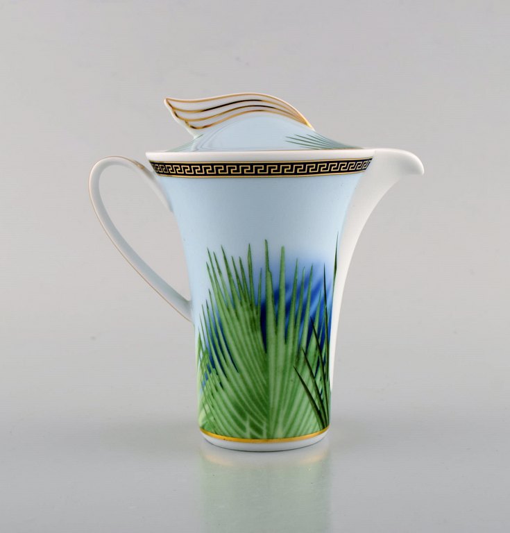 Gianni Versace for Rosenthal. "Jungle" porcelain creamer with gold decoration 
and green leaves. Late 20th century.
