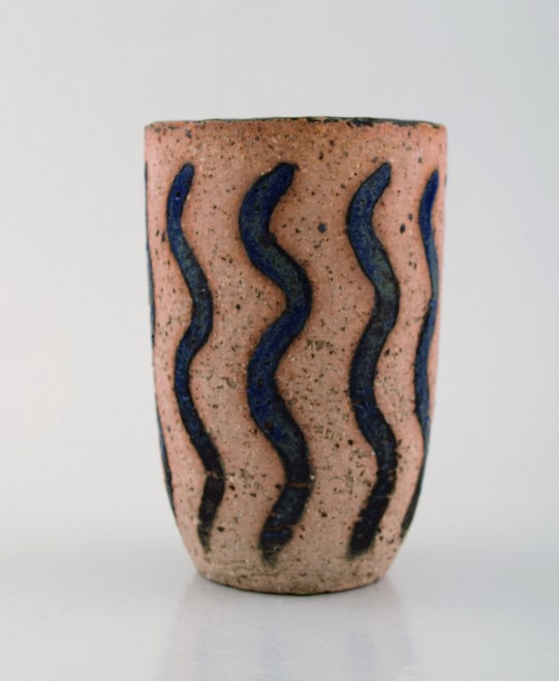 Christian Poulsen, Denmark. Cylindrical unique vase in chamotte decorated with 
vertical wavy stripes. 1940