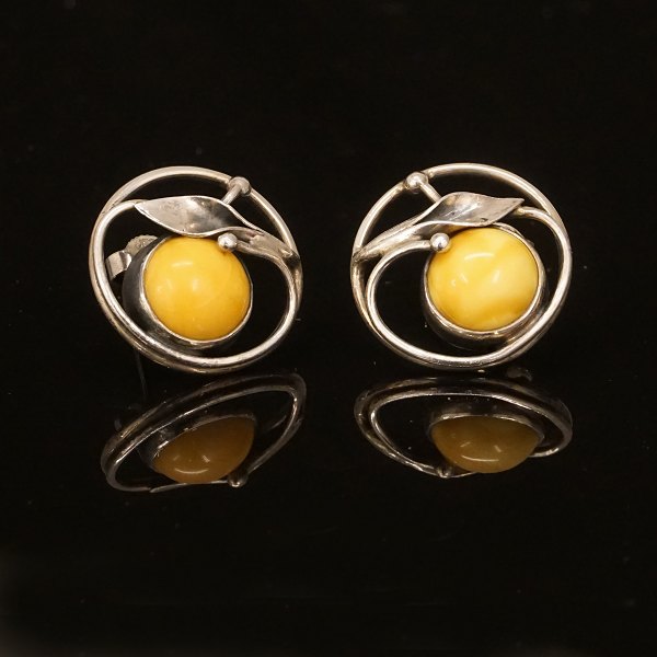 A pair of Sterlingsilver earrings. D: 2cm