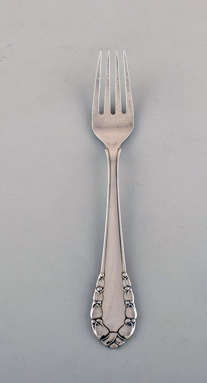 Georg Jensen "Lily of the Valley". Dinner fork in sterling silver. Six pieces in 
stock.
