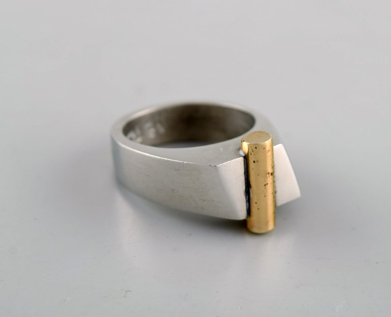 Micke Berggren, Sweden. Modernist designer ring in pewter and brass. Late 20th 
century.
