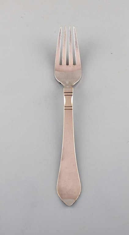 Georg Jensen "Continental" dinner fork in sterling silver. Dated 1933-44. Two 
pieces in stock.

