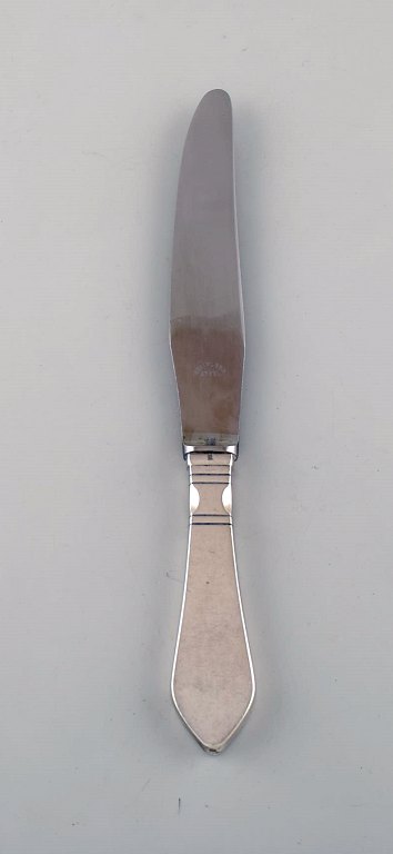 Georg Jensen "Antik" middagskniv i sterlingsølv og rustfrit stål. Dateret 
1933-44. 
