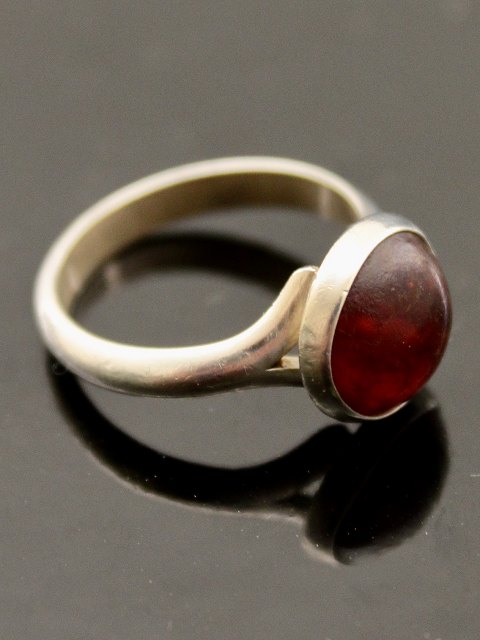 N E From Sterling sølv ring størrelse 56 med rav