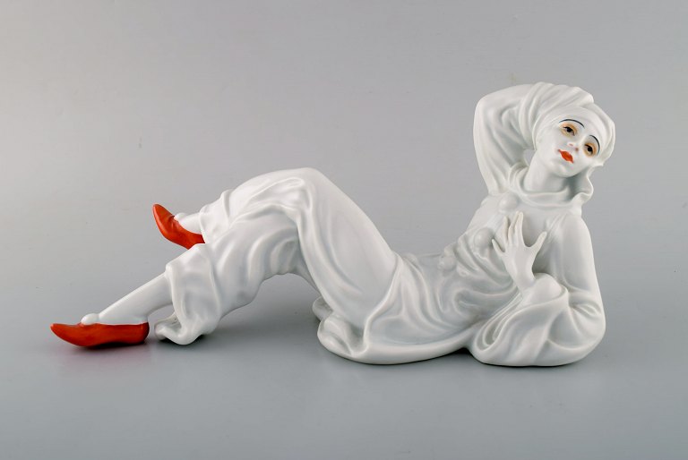 Constantin holzer-Defanti (1881-1951) for Rosenthal. Håndmalet porcelænsfigur. 
Pierrot. Modelnummer 549. 1920