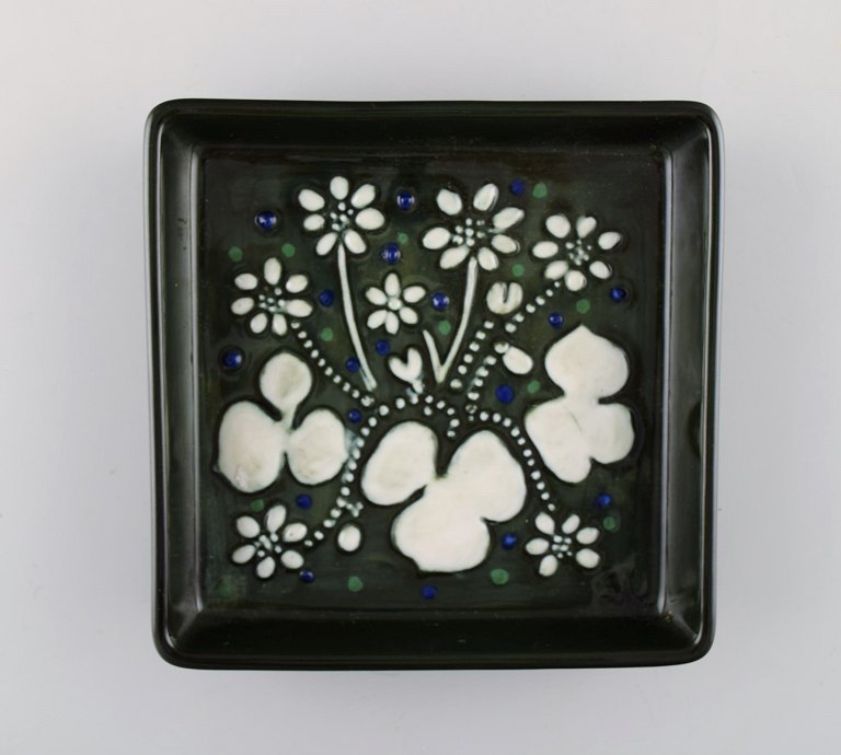 Sylvia Leuchovius for Rörstrand. Square dish in glazed ceramics. White flowers 
on green background. 1960 / 70