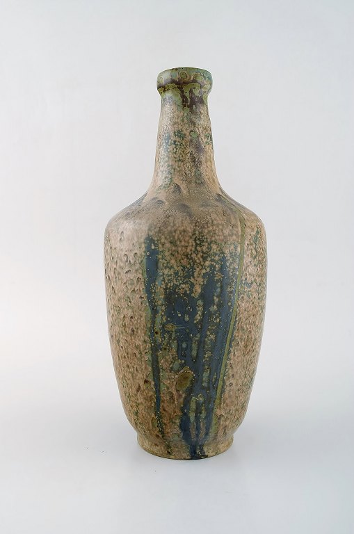 Patrick Nordstrøm for Royal Copenhagen. Stor vase i glaseret stentøj. Smuk 
glasur i blågrønne nuancer. 1940