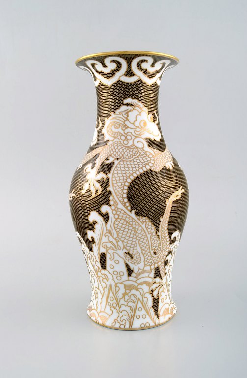 Rosenthal vase in hand-painted porcelain. Chinese style. 1930 / 40s.
