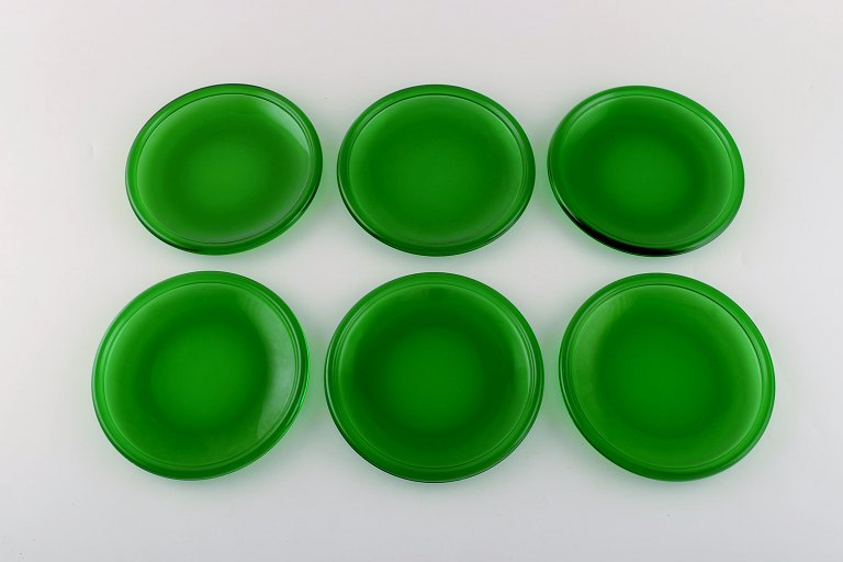Kaj Franck for Nuutajärvi. Six Luna plates in green art glass. 1970