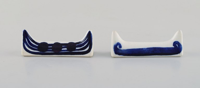 Gunvor Olin Gronqvist for Arabia. Two rare knife rests in glazed ceramics. 1960 
/ 70