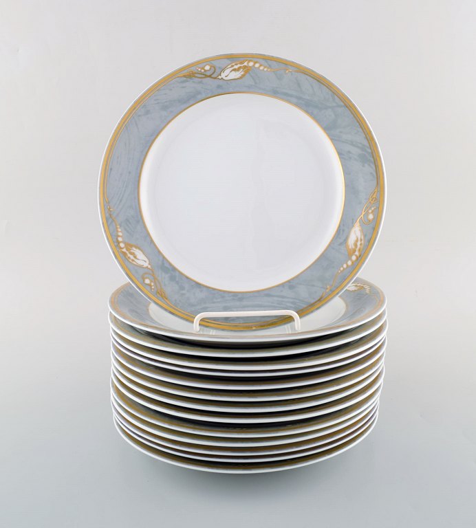 Royal Copenhagen Gray Magnolia porcelain lunch plate. Model number 622. Late 
20th century. 14 pcs in stock.
