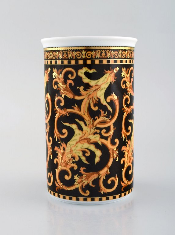 Gianni Versace for Rosenthal. Barocco vase in porcelain with gold decoration. 
Late 20th century.
