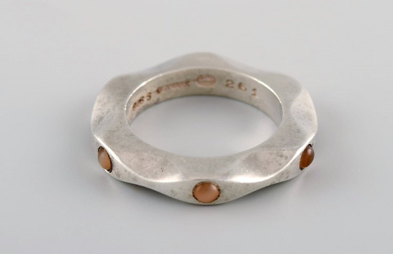 Maria Berntsen for Georg Jensen. "Mirror" ring in sterling silver adorned with 
three moon stones. Late 20th century.
