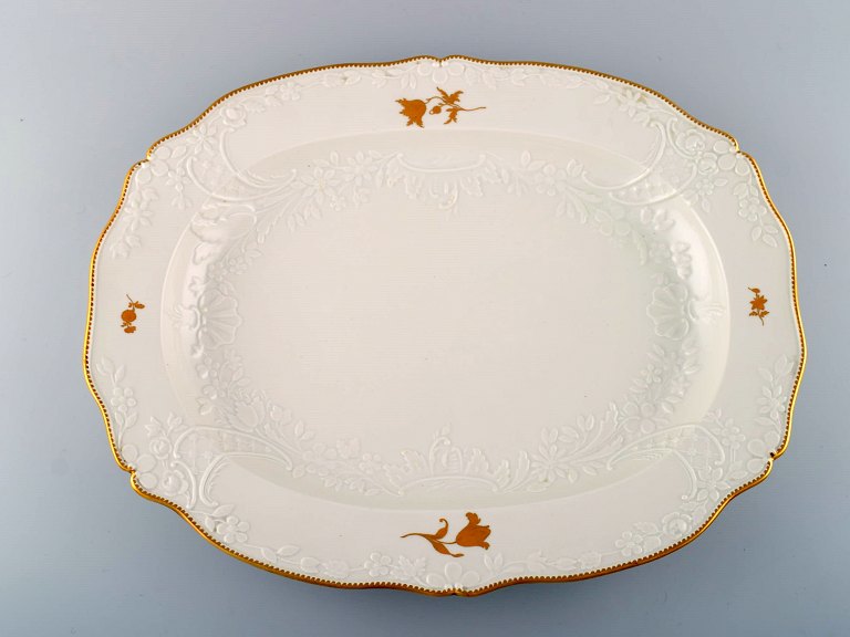 Very large Meissen serving dish in porcelain with flowers and foliage in relief 
and gold decoration. 20th century.
