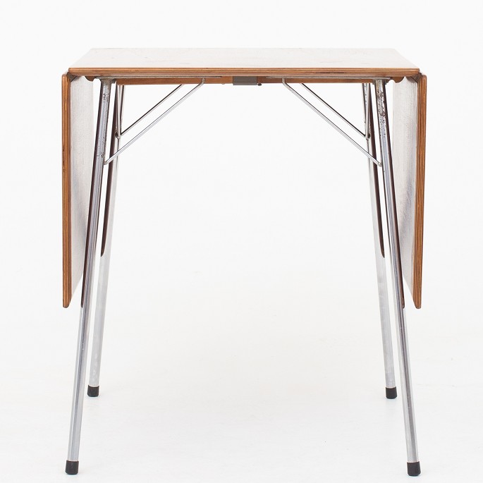 Arne Jacobsen / Fritz Hansen
AJ 3601 - Drop-leaf table in rosewood with two leafs.
1 pc. in stock
Good condition
