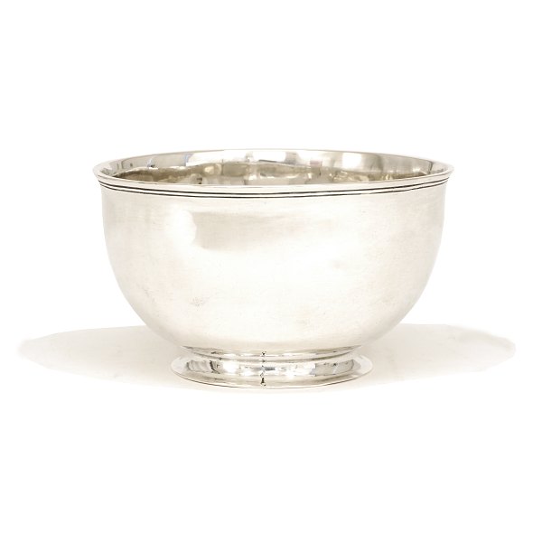 An early 19th century silverbowl by Andres Holm, Kopenhagen, 1771-1812. Marked 
and dated 1810. H: 8,4cm. W: 362,8gr