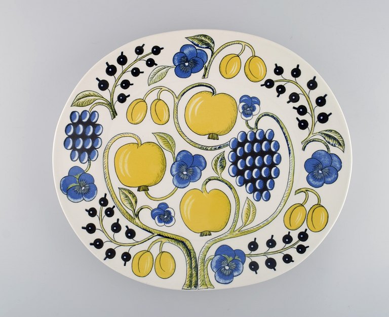 Birger Kaipiainen for Arabia. Large Paratiisi dish in porcelain. Late 20th 
century. 
