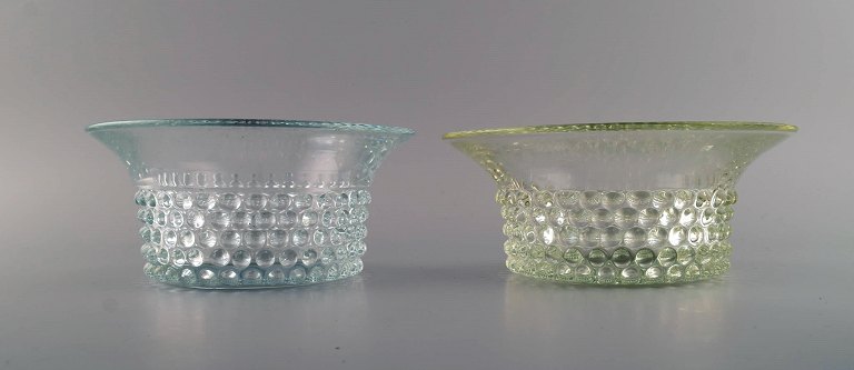 Saara Hopea for Nuutajärvi. Two bowls in art glass. Budded design. 1960 / 70s.
