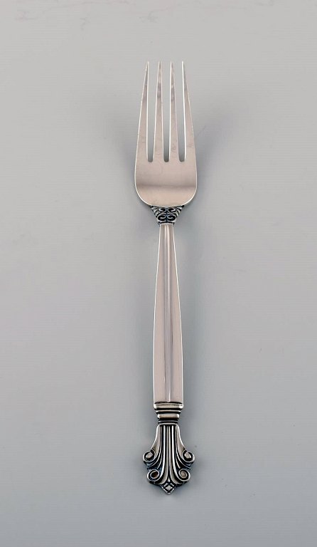 Johan Rohde for Georg Jensen. Acanthus lunch fork in sterling silver. Two pieces 
in stock.

