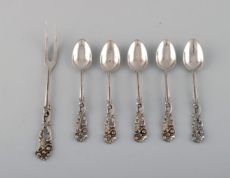 European silversmith. Five teaspoons and a cold meat fork in silver (800). Ca. 
1900.
