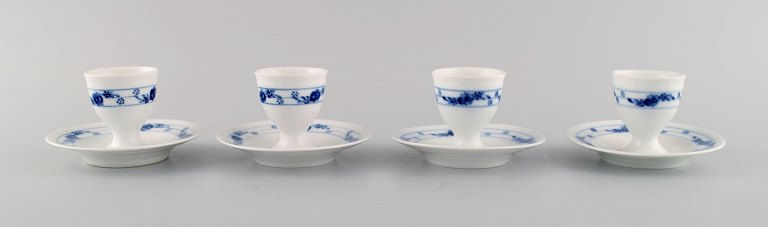 Early Royal Copenhagen Rosebud / Blue Rose service. Four egg cups on stand in 
hand-painted porcelain. Early 20th century.
