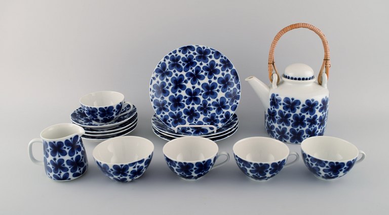 Marianne Westman (1928-2017) for Rörstrand. Complete mon amie tea service for 
four people. 1960 / 70s.
