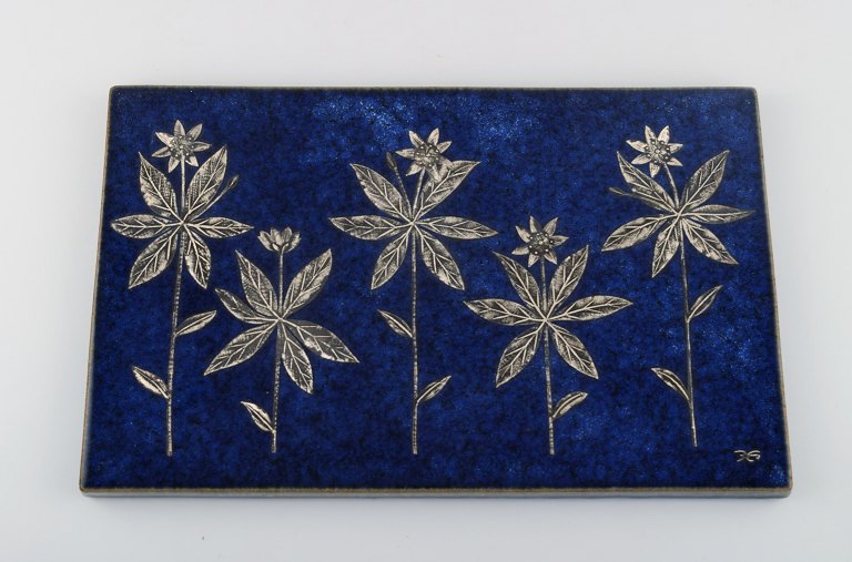 Heinz Erret (1920-2003) for Gustavsberg. "Skogsstjärna" wall plaque in glazed 
ceramic with silver inlay in the form of flowers. 1970