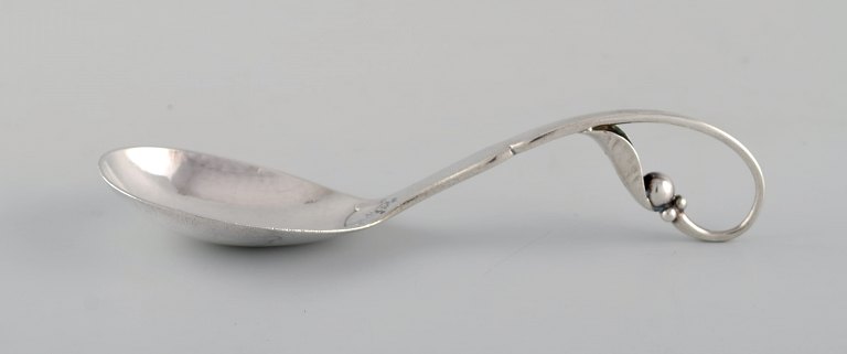 Tidlig Georg Jensen marmeladeske i sterlingsølv. Dateret 1915-30.
