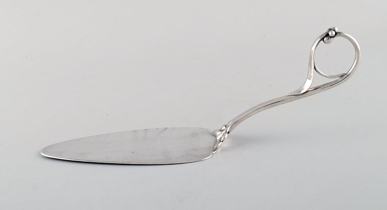 Cellini Craft. Serveringsspade i hammerslået sterlingsølv. 1930