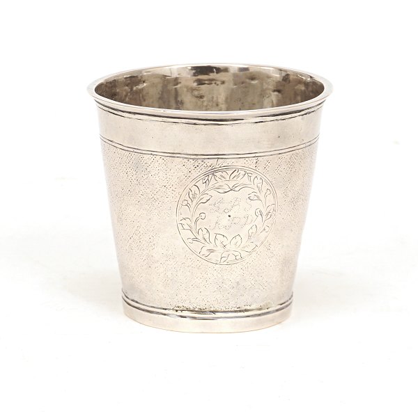 A Danish mid 18th century silver cup made by Johan Jacob Schrader, Copenhagen, 
1746-83. Dated 1760. H: 8cm. W: 86gr