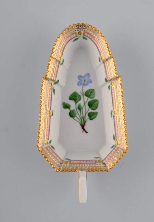 Royal Copenhagen Flora Danica dish with handle in hand-painted porcelain with 
flowers and gold decoration. Model number 20/3542.
