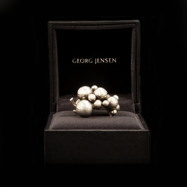 Georg Jensen Moonlight Grapes ring i sterlingsølv. Leveres i original æske. 
Ringstr. 55