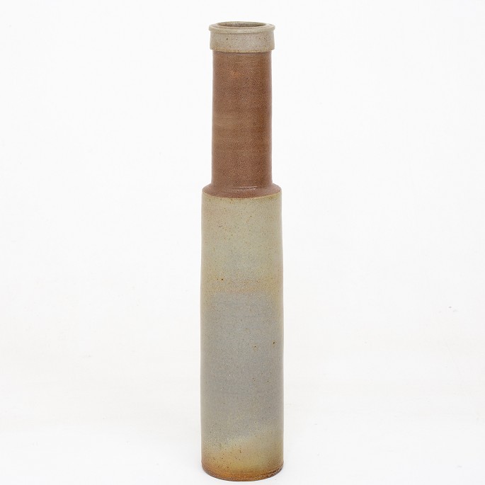 Nils Kähler / KählerStor vase i stentøj med grågrøn og brun glasur. Signeret.1 stk. på lagerOriginal stand