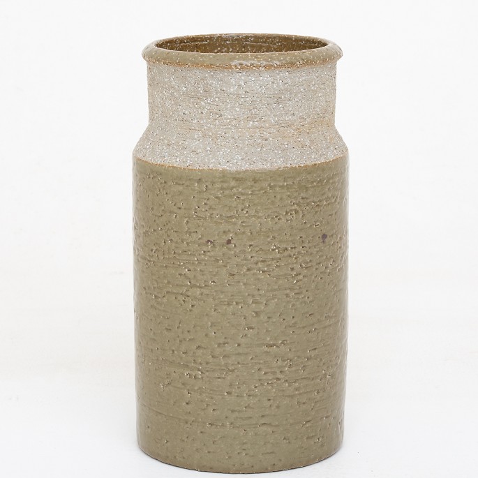 Hertha Bengtsson / RörstrandStor krukke i chamotte med Celadon-glasur.2 stk. på lagerOriginal stand