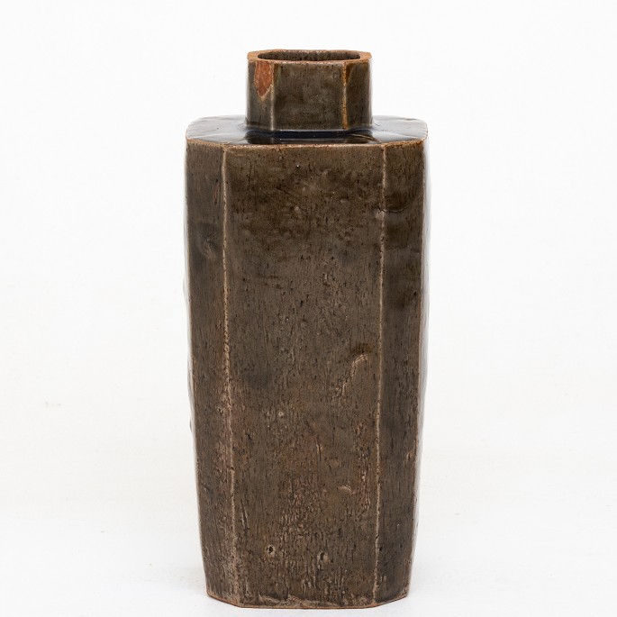 Ukendt Stor octagonal vase i stentøj med olivin-glasur.1 stk. på lagerOriginal stand