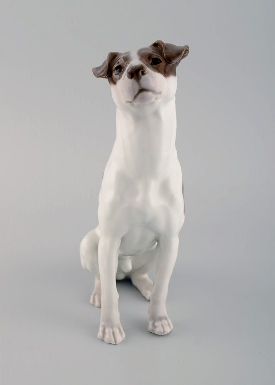 Sjælden Royal Copenhagen porcelænsfigur. Terrier. Modelnummer 1452/753. 
1920