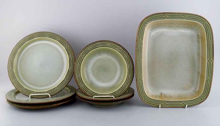 Jens H. Quistgaard (1919-2008) for Bing & Grøndahl. Seven parts Rune dinner 
service in glazed stoneware. 1960 / 70s.
