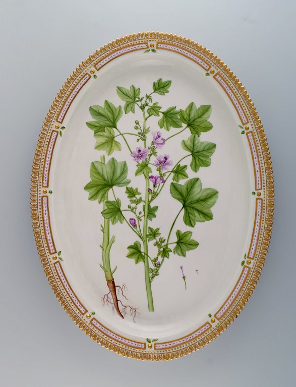 Colossal Royal Copenhagen Flora Danica serving dish in hand-painted porcelain 
with flowers and gold decoration. Model number 20/3521.

