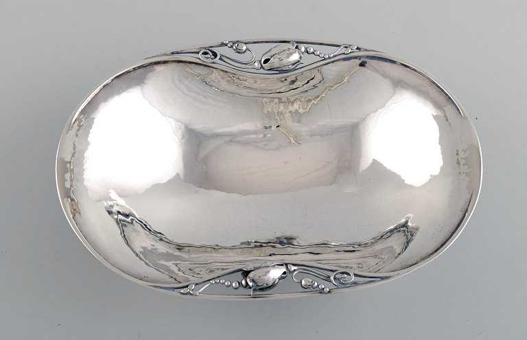 Georg Jensen "Blossom" bowl in sterling silver. Dated 1915-1930.
