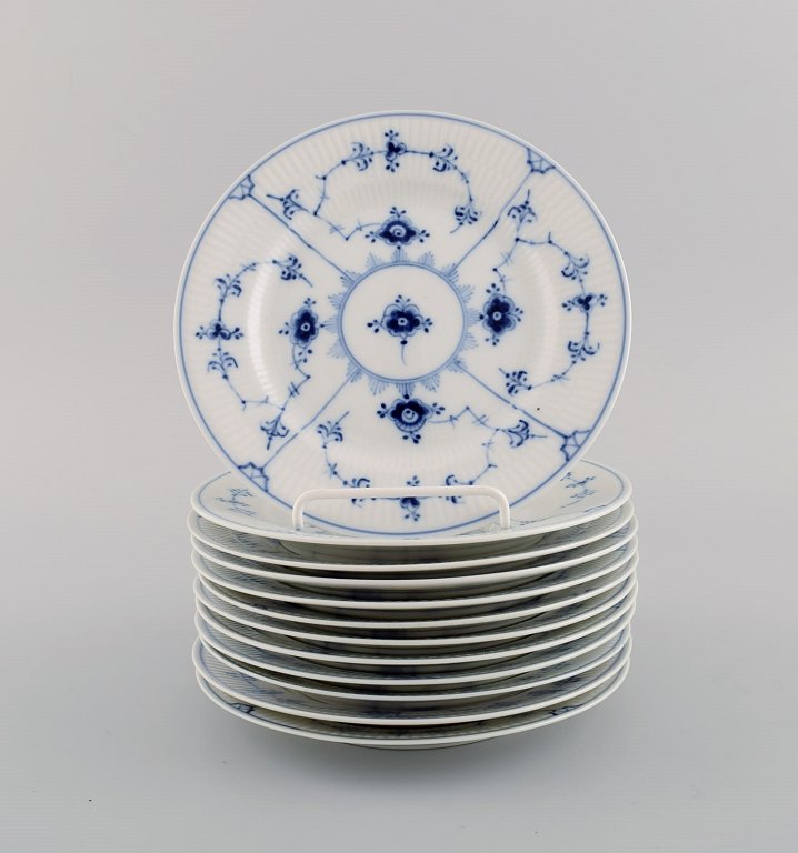 Twelve Royal Copenhagen Blue Fluted Plain plates. Model number 1/180. Dated 
1949.
