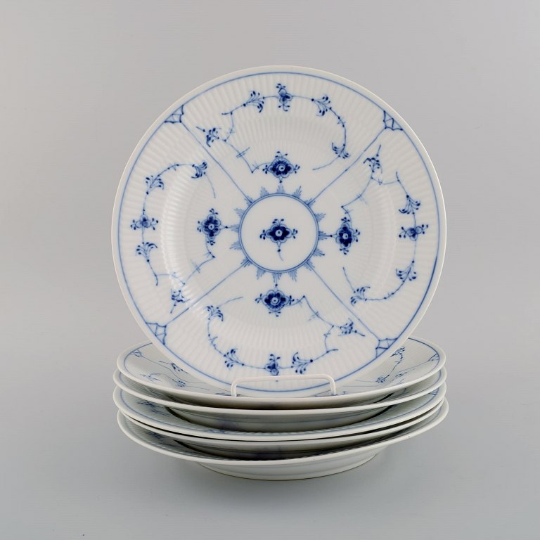 Six Royal Copenhagen Blue Fluted Plain dinner plates. Model number 1/175. Dated 
1949.
