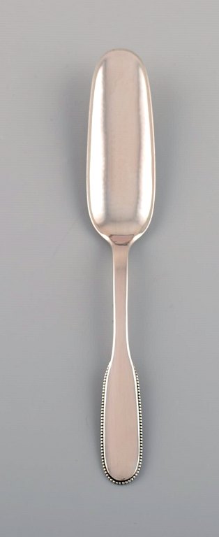 Evald Nielsen number 14 marrow/stilton scoop in hammered silver (830). 1920s.
