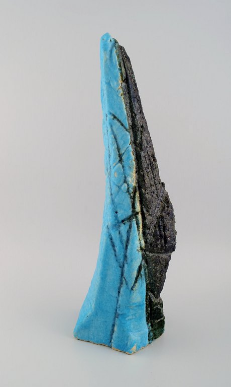 Ole Bjørn Krüger (1922-2007), Danish sculptor and ceramicist. Huge unique 
sculpture in glazed stoneware. Beautiful glaze in turquoise and black shades. 
1960s / 70s.
