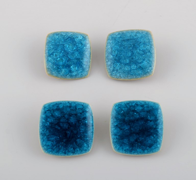 Ole Bjørn Krüger (1922-2007), Danish sculptor and ceramicist. Two pairs of 
unique ear clips in glazed stoneware. Beautiful glaze in blue tones. 1960s / 
70s.
