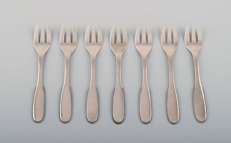 Seven Evald Nielsen number 14 cake forks in hammered silver (830). 1920s.
