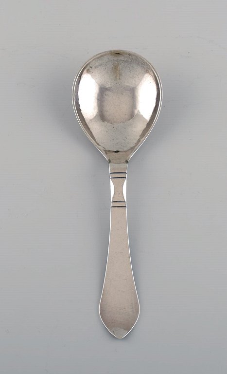 Georg Jensen Continental serving spoon in silver. Dated 1915-1930.
