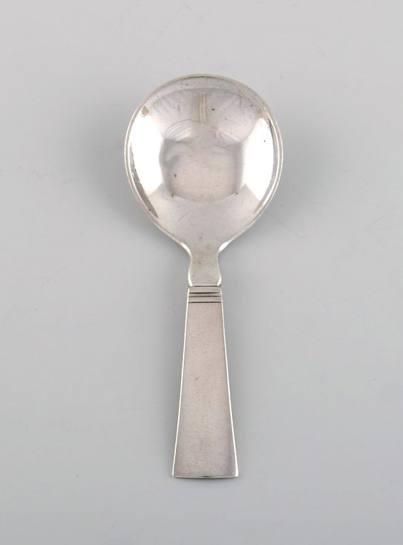 Just Andersen for Georg Jensen. Blok / Acadia jam spoon in sterling silver. 
Dated 1933-1944.
